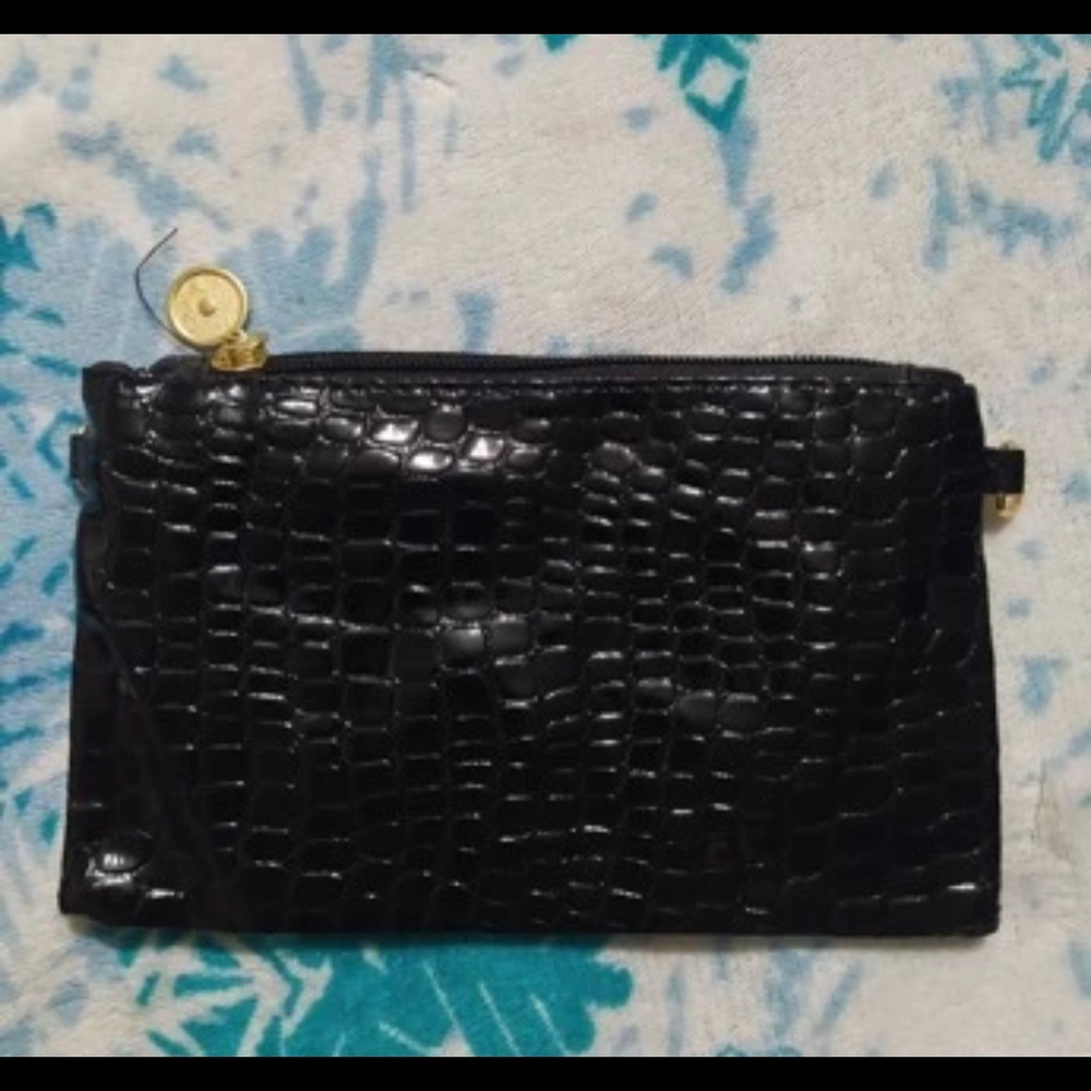 New Black & Gold Vegan Leather Croc Embossed Crossbody Bag - Picture 11 of 16